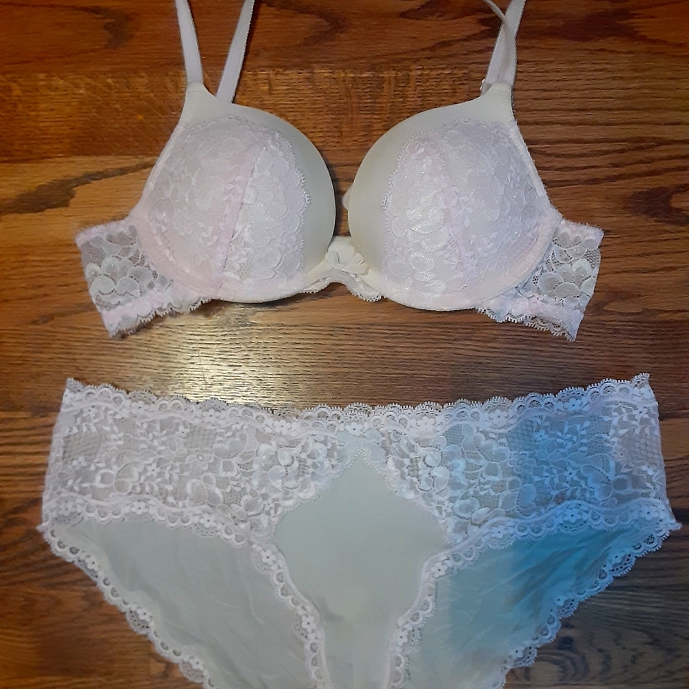 Bra and pantie set